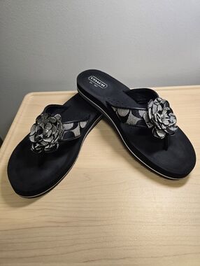COACH A0086 Jillian Black Flower Logo Thong Flip Flops Size 6B